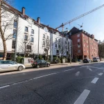 Westansicht einer zum Verkauf stehenden Wohnung in München-Lehel.