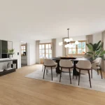 Ein modernes Wohnzimmer mit Essbereich: Helle Wände, Holzboden, großer Esstisch mit Stühlen, Gemälde, Pflanzen, Fenster mit Gartenblick und stilvolle Beleuchtung. In der Nähe eine eingebaute Feuerstelle und ein Übergang zur Küche.