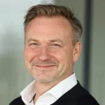 Christian Wolf von Werner Wohnbau lächelt sympathisch in die Kamera als Porträtaufnahme.